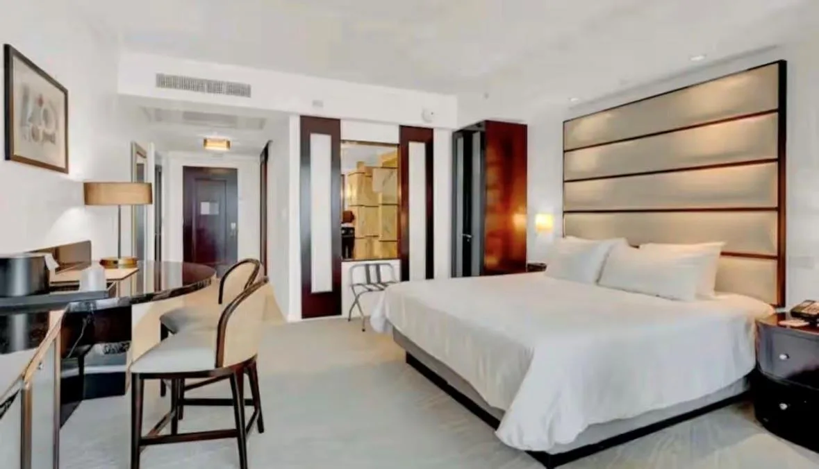 4391 Collins Avenue # 1913, Miami Beach, FL 33140