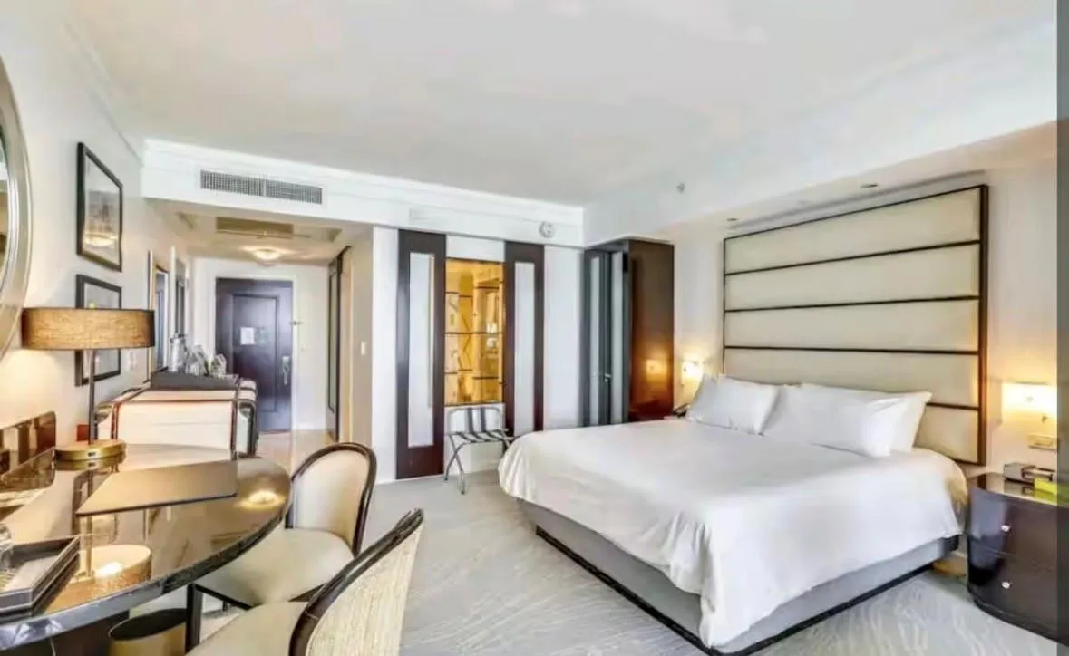 4391 Collins Avenue # 1913, Miami Beach, FL 33140 photo 2