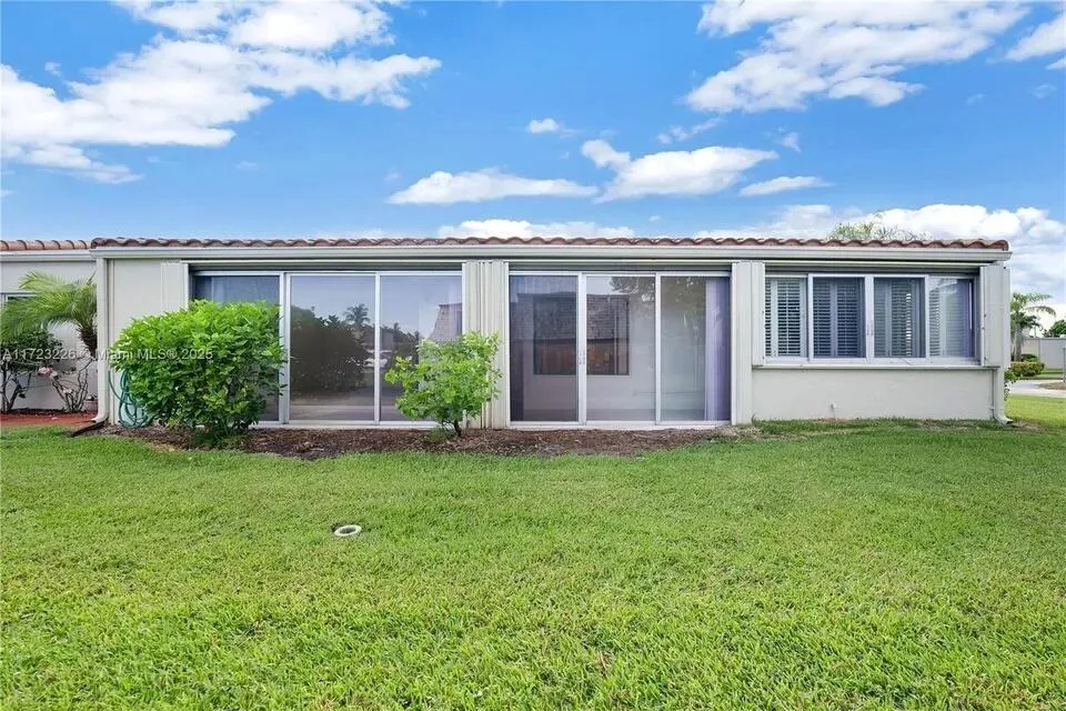 2532 Boundbrook Drive S # 104, Palm Springs, FL 33406