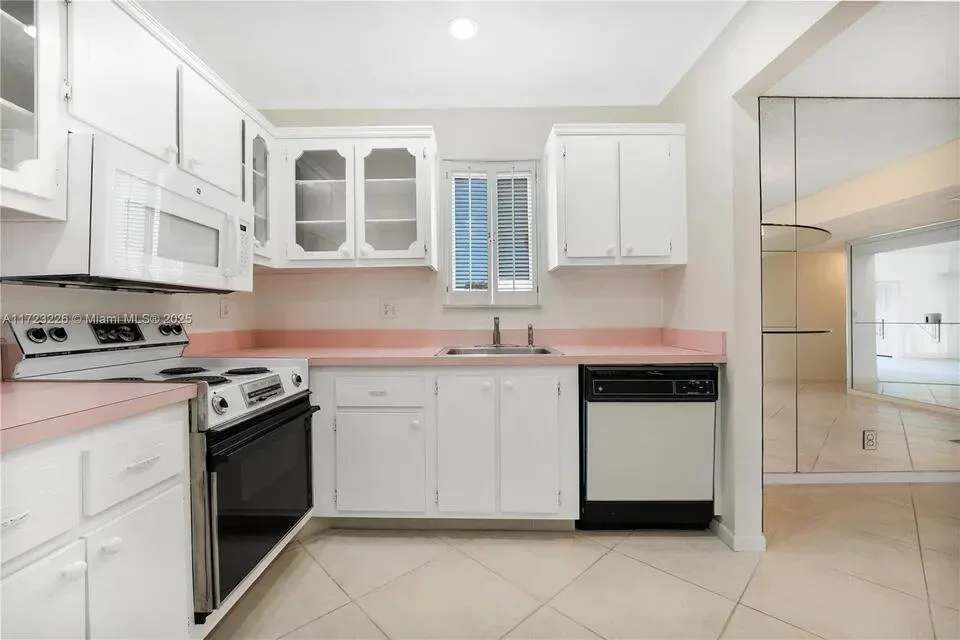2532 Boundbrook Drive S # 104, Palm Springs, FL 33406 photo 3