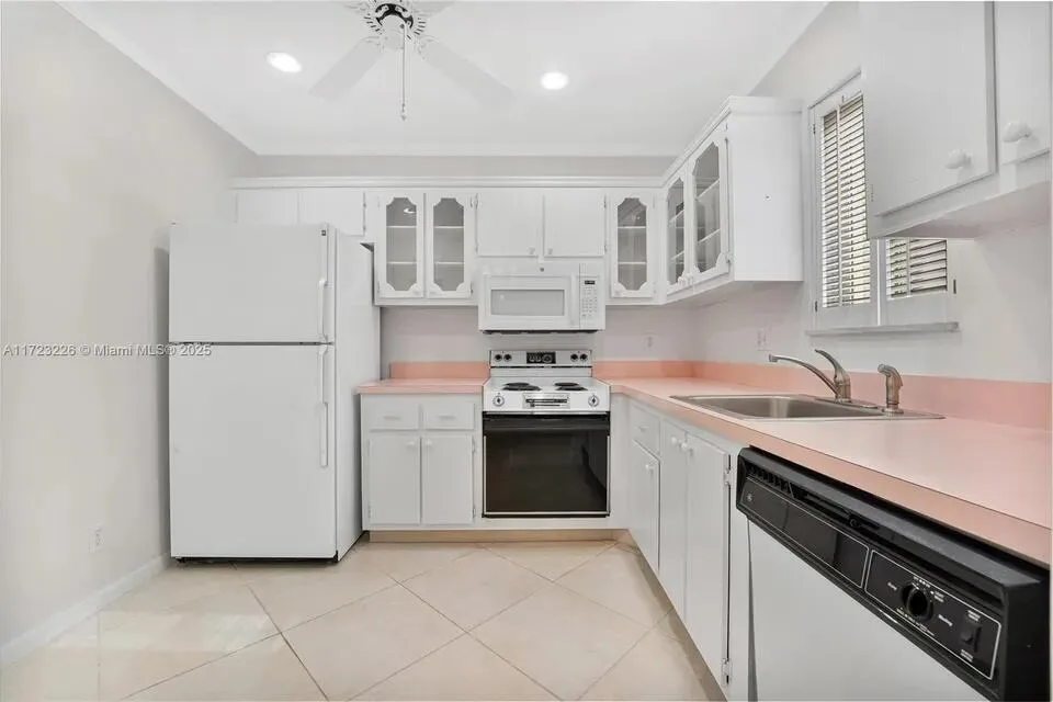 2532 Boundbrook Drive S # 104, Palm Springs, FL 33406 photo 4