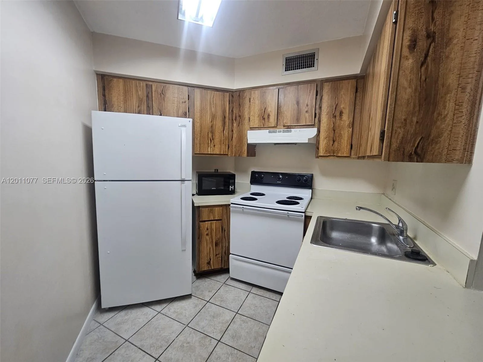 211 Lake Pointe Dr # 108, Oakland Park, FL 33309 photo 6