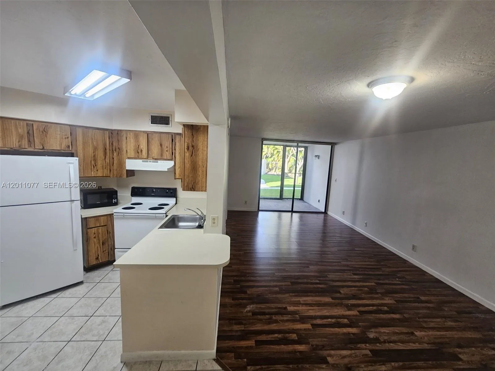 211 Lake Pointe Dr # 108, Oakland Park, FL 33309 photo 7