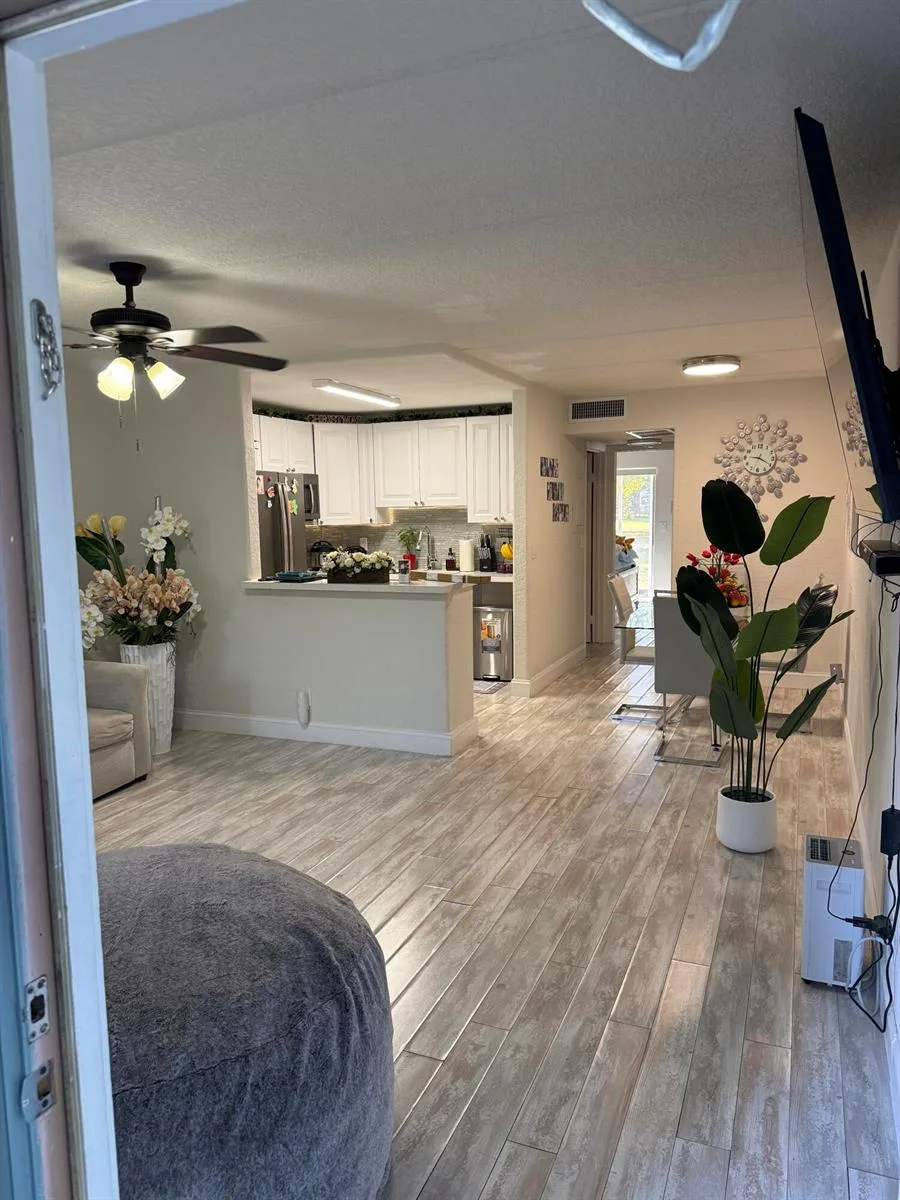 2000 Springdale Boulevard # 108, Palm Springs, FL 33461