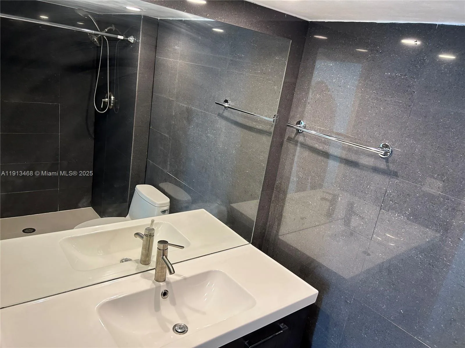 100 Bayview Dr # 2122, Sunny Isles Beach, FL 33160 photo 12