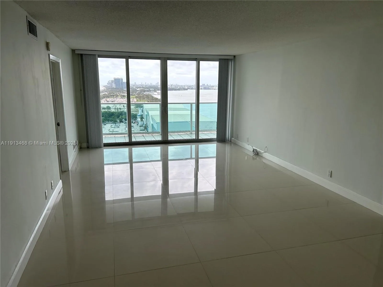 100 Bayview Dr # 2122, Sunny Isles Beach, FL 33160 photo 2