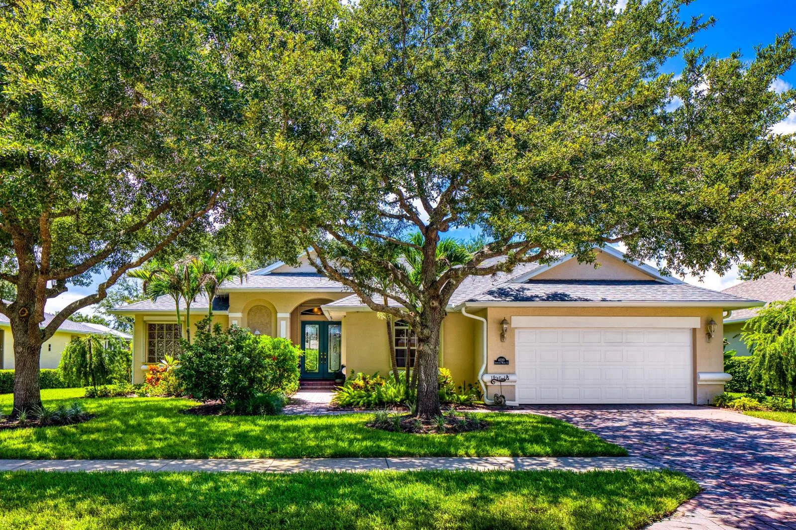 4220 ABINGTON WOODS Circle, Vero Beach, FL 32967