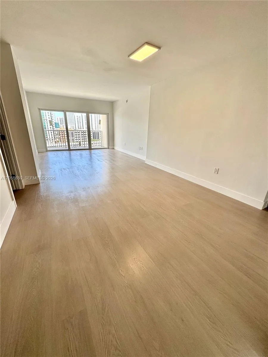 300 Bayview Dr # 1201, Sunny Isles Beach, FL 33160 photo 2