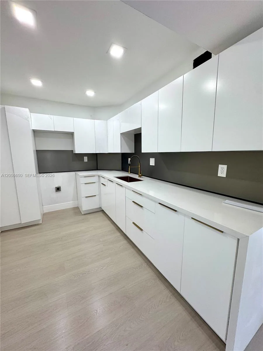 300 Bayview Dr # 1201, Sunny Isles Beach, FL 33160 photo 3
