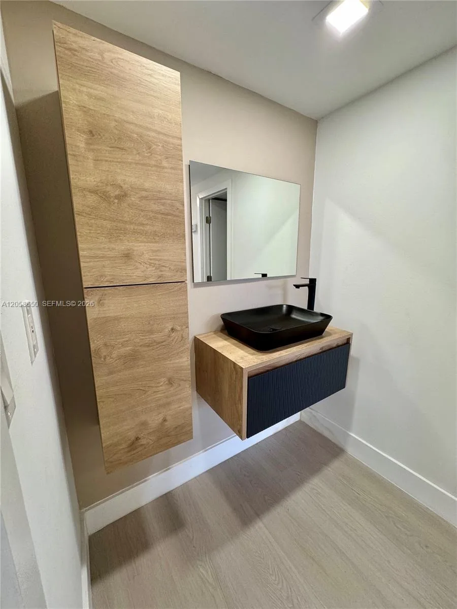 300 Bayview Dr # 1201, Sunny Isles Beach, FL 33160 photo 9