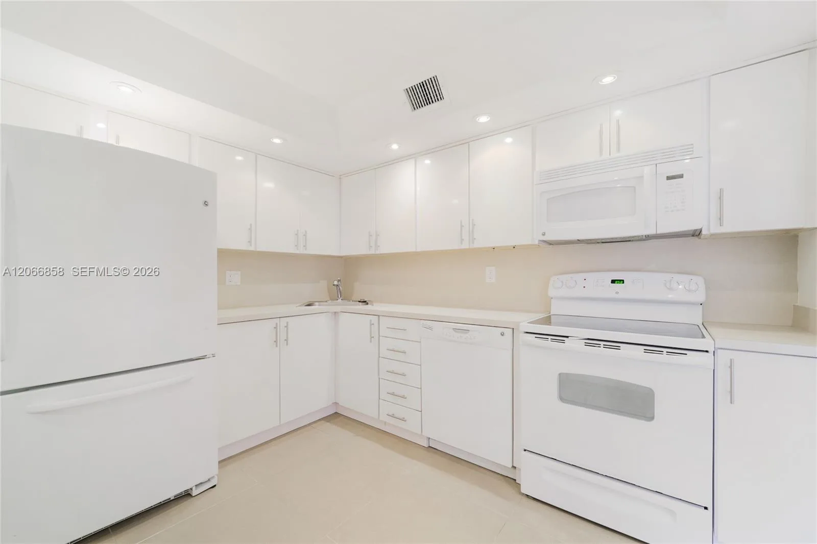 210 Sea View Dr # 409, Key Biscayne, FL 33149 photo 13