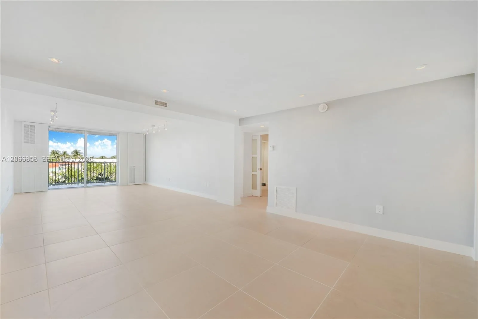 210 Sea View Dr # 409, Key Biscayne, FL 33149 photo 2