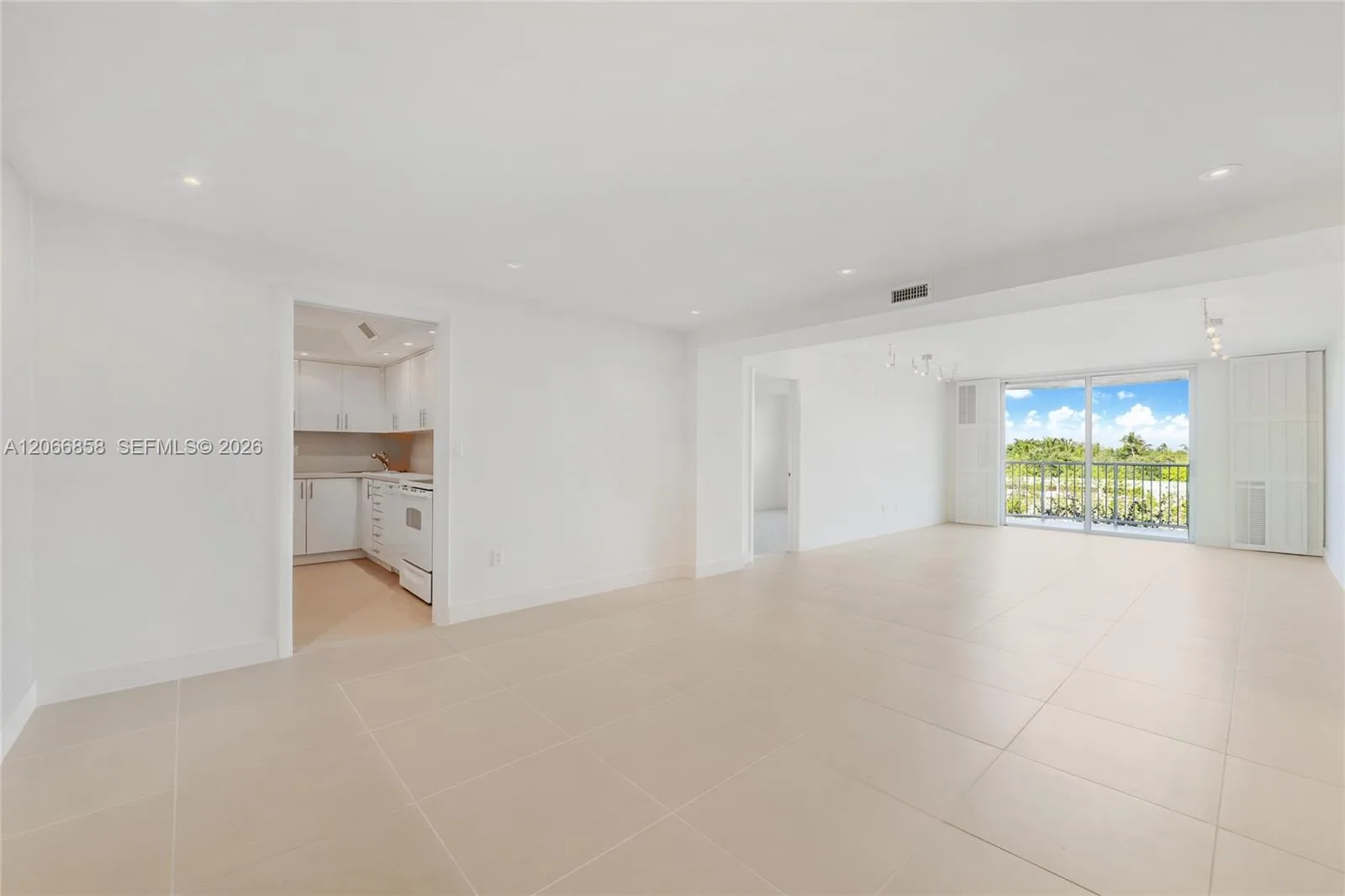 210 Sea View Dr # 409, Key Biscayne, FL 33149 photo 3