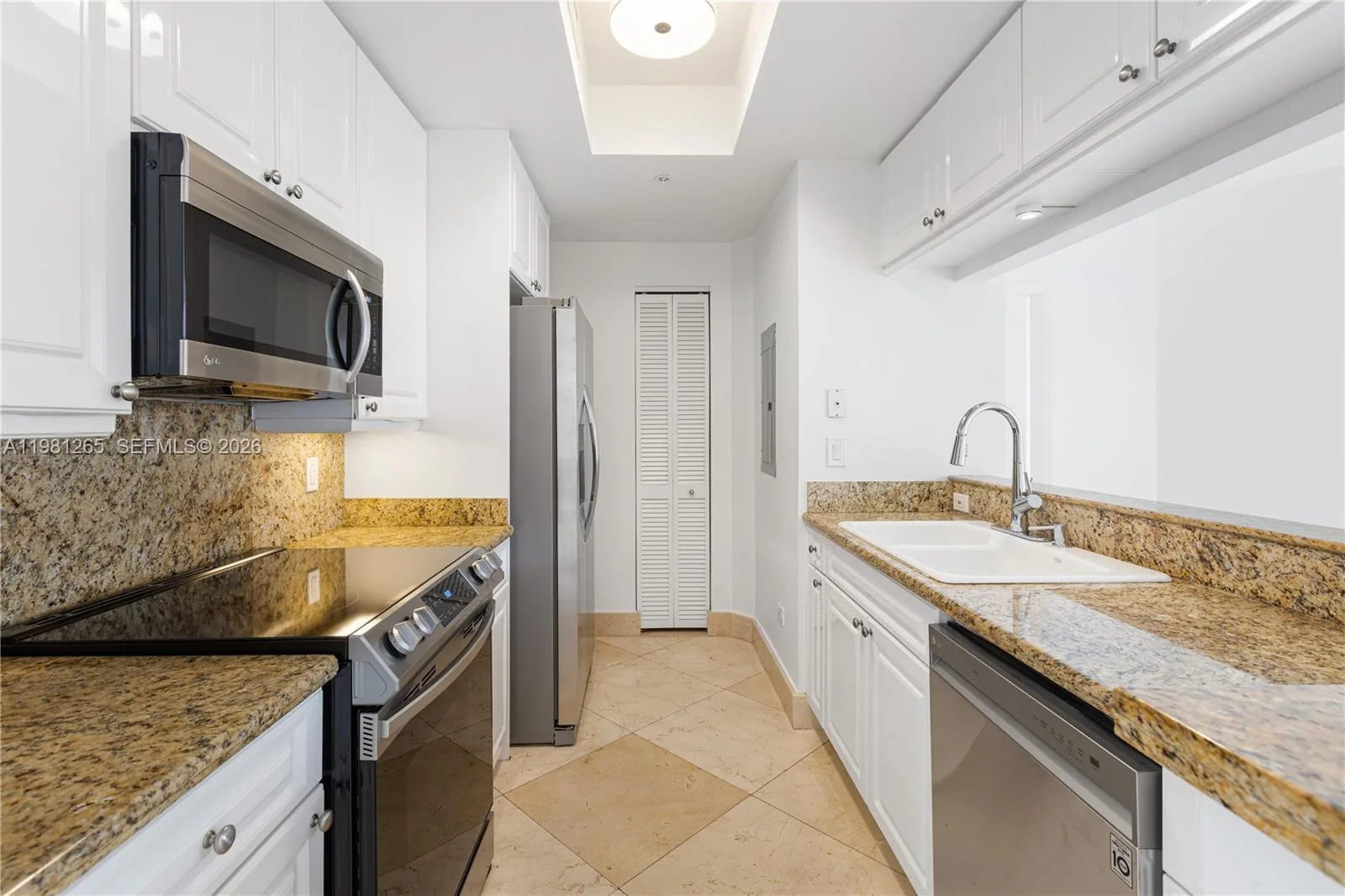 848 BRICKELL KEY DR # 903, Miami, FL 33131 photo 10