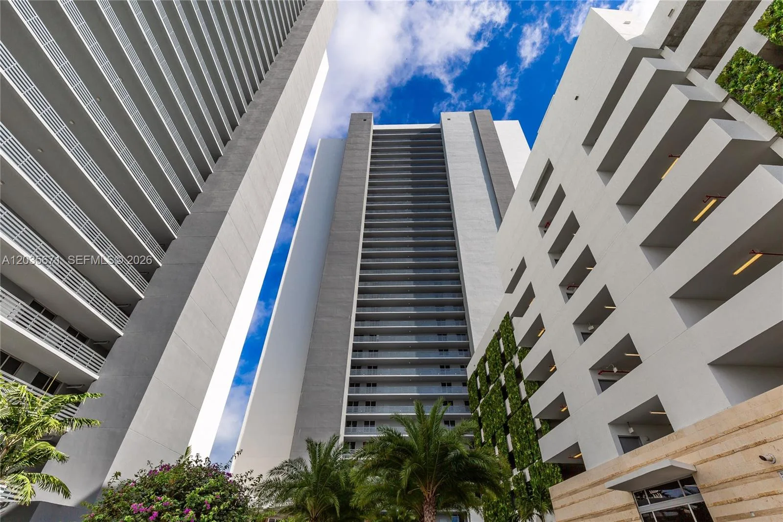 16385 Biscayne Blvd # 1805, North Miami Beach, FL 33160