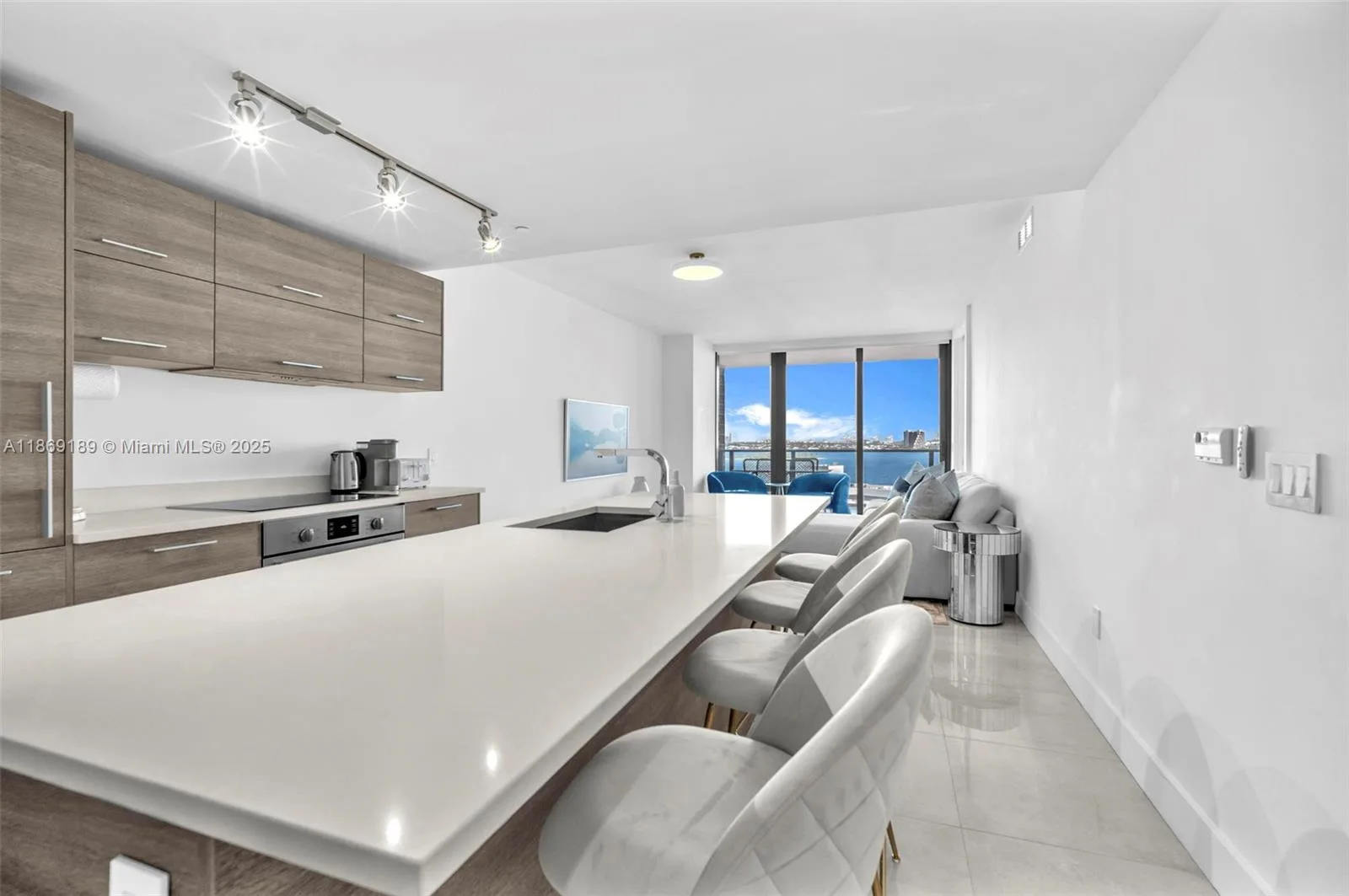 650 NE 32nd St # 1402, Miami, FL 33137 photo 2