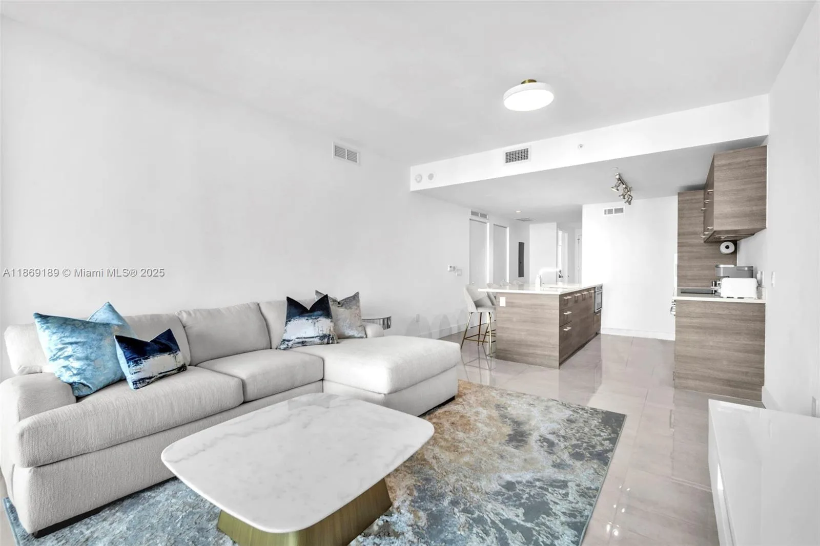 650 NE 32nd St # 1402, Miami, FL 33137 photo 3