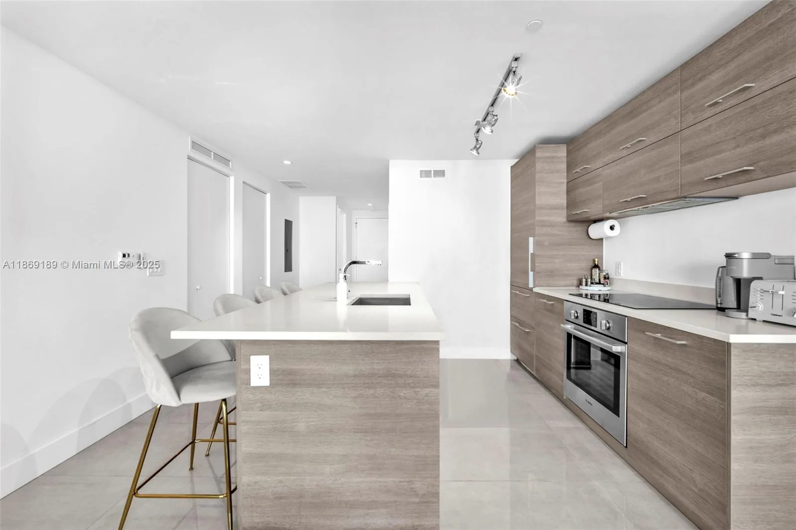 650 NE 32nd St # 1402, Miami, FL 33137 photo 8