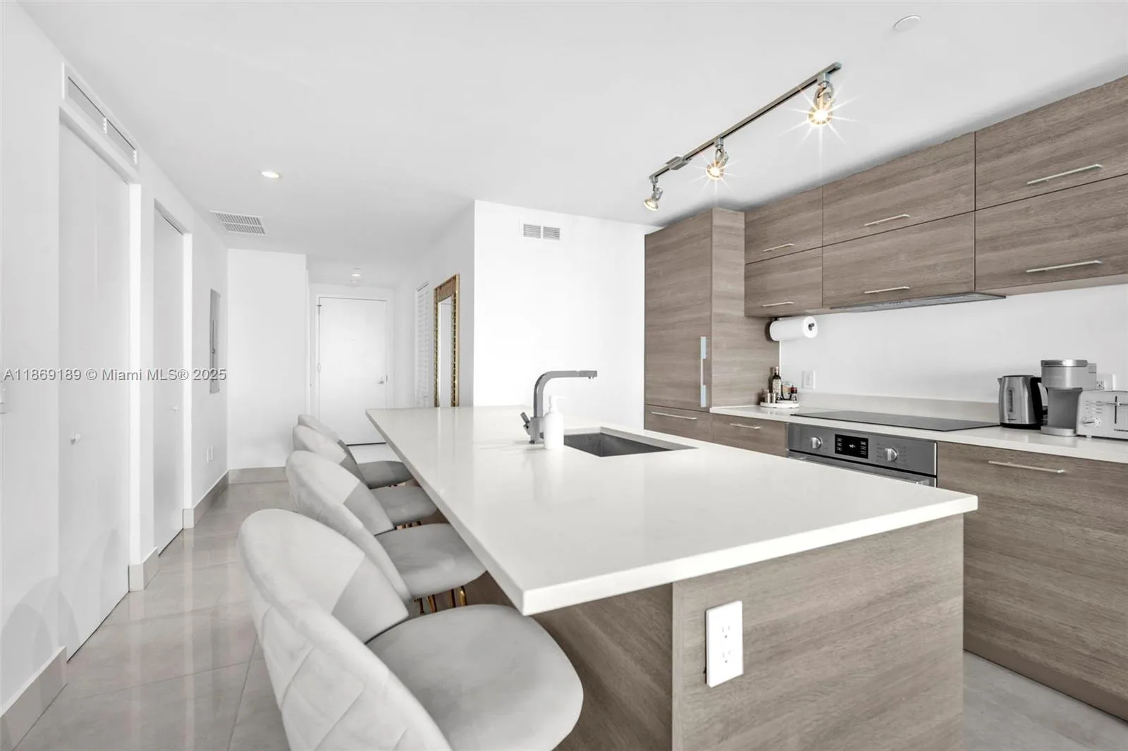 650 NE 32nd St # 1402, Miami, FL 33137 photo 9