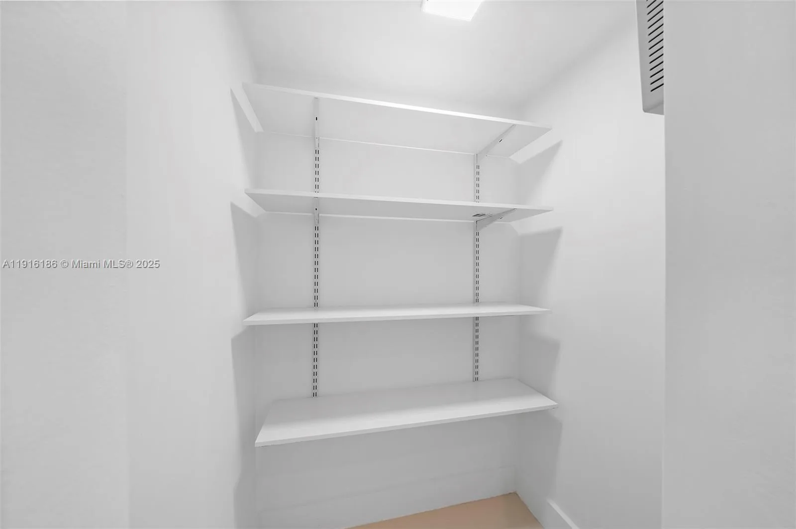 600 NE 36th St # 1916, Miami, FL 33137 photo 4