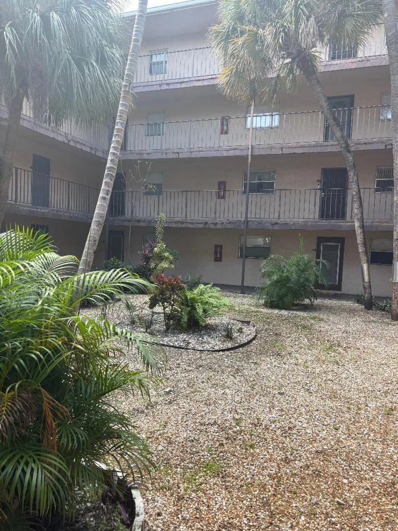 2840 Somerset Drive # 206, Lauderdale Lakes, FL 33311