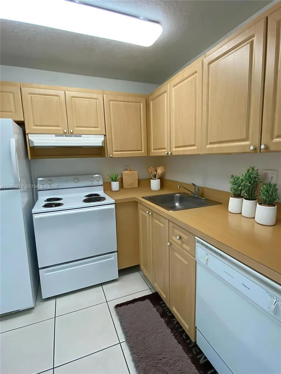 9350 Fontainebleau Blvd # 602, Miami, FL 33172 photo 11