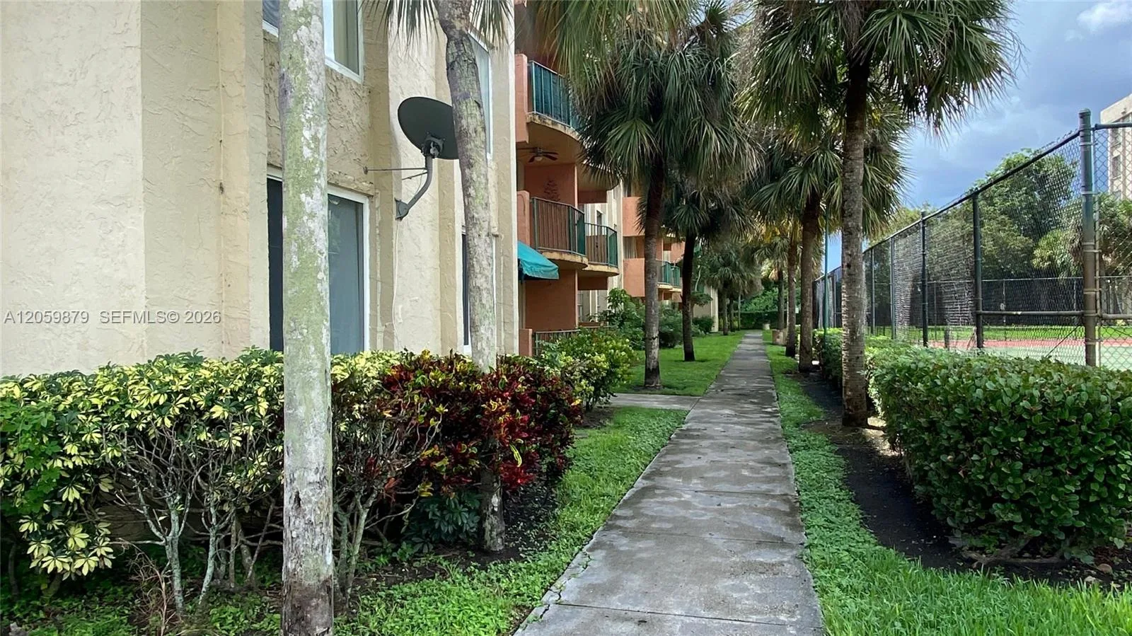 9350 Fontainebleau Blvd # 602, Miami, FL 33172 photo 2