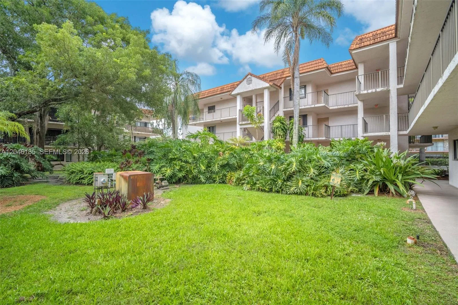 4720 SW 62nd Way # 103, Davie, FL 33314