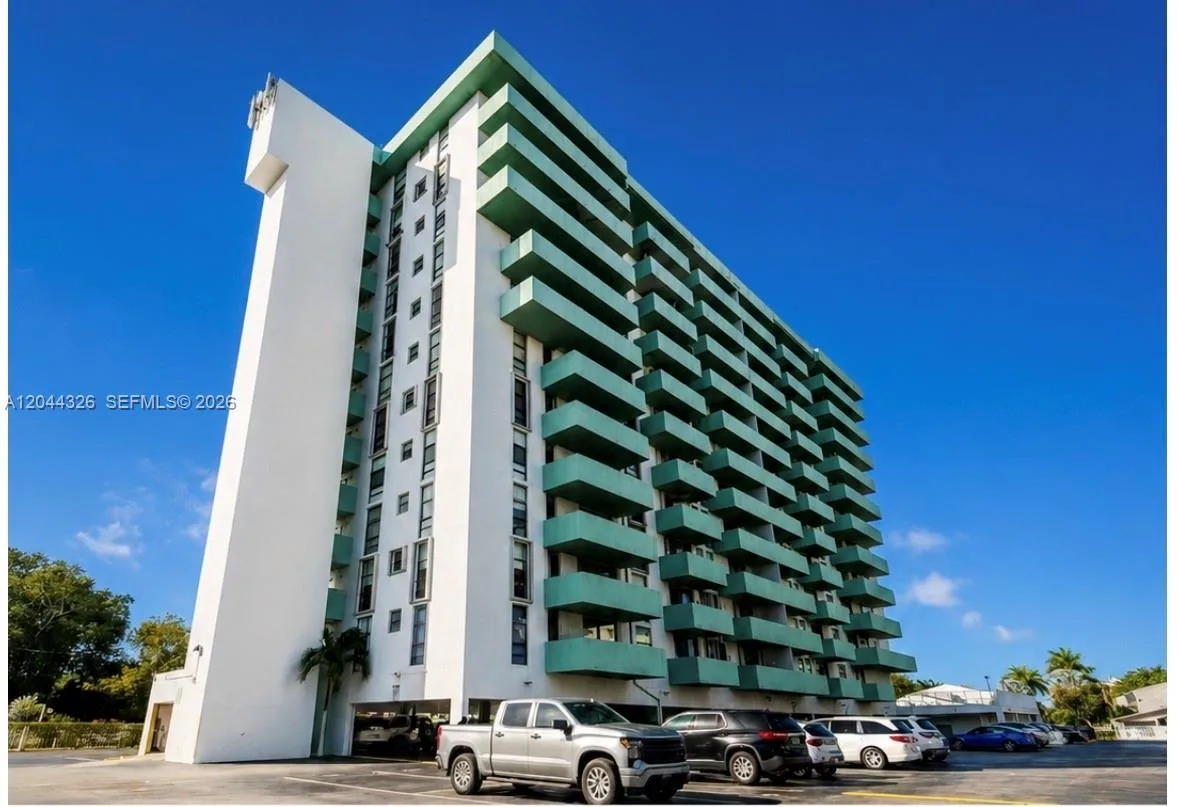 1825 W 44th Pl # 806, Hialeah, FL 33012