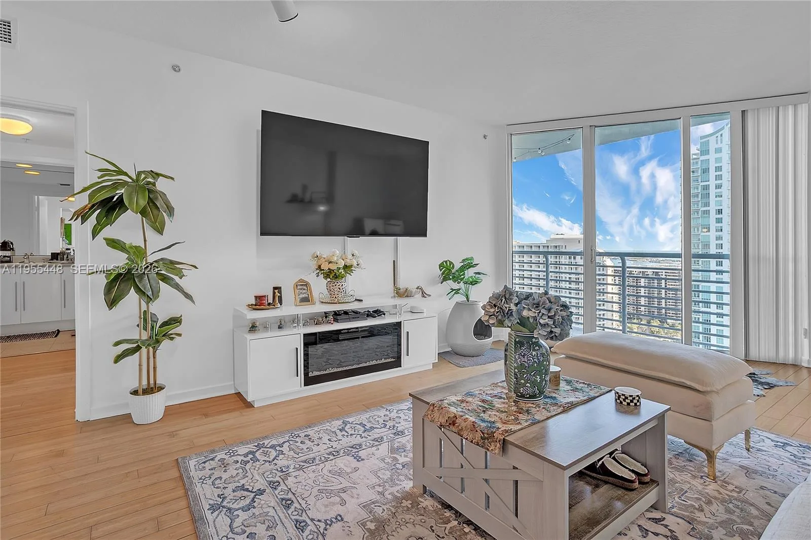 325 S BISCAYNE BL # 3117, Miami, FL 33131