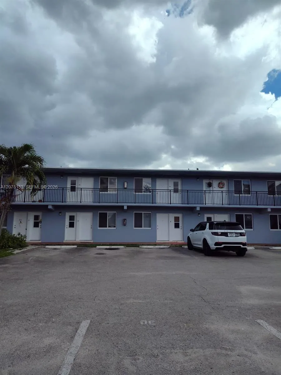 655 Eldron Dr # 22, Miami Springs, FL 33166 photo 2