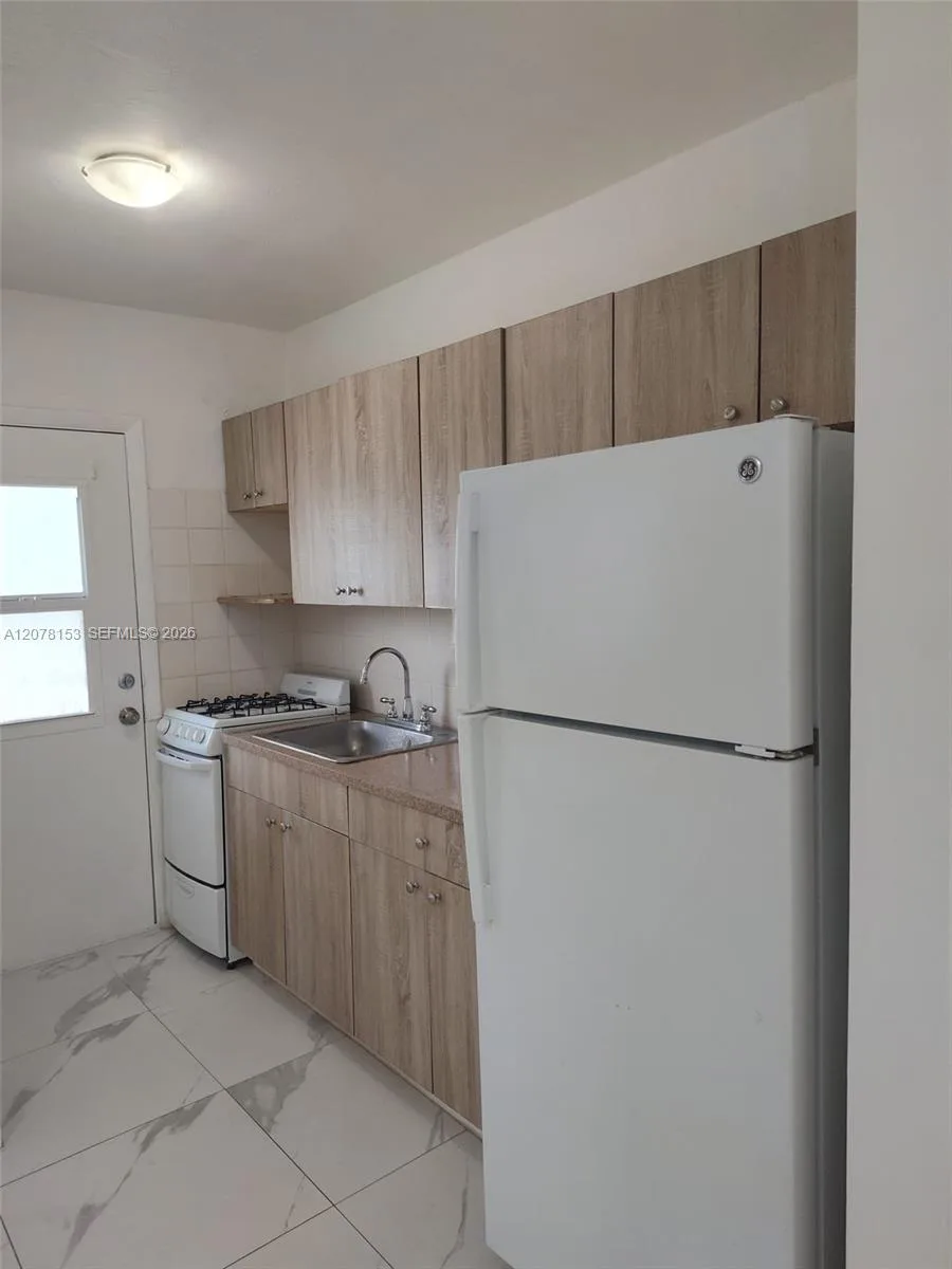 655 Eldron Dr # 22, Miami Springs, FL 33166 photo 8