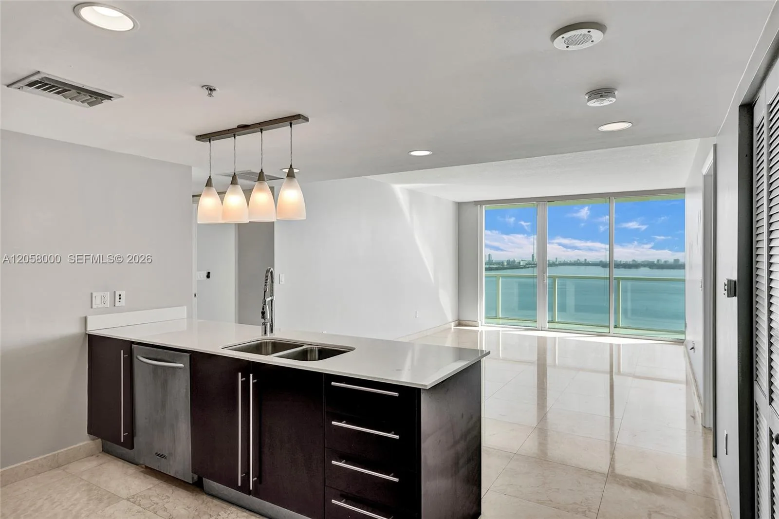 Onyx on the Bay – photo 9
