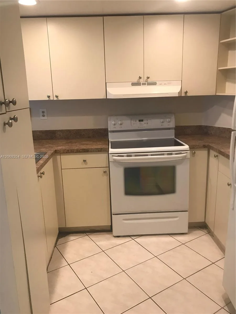 7125 NW 186th St # B106, Hialeah, FL 33015