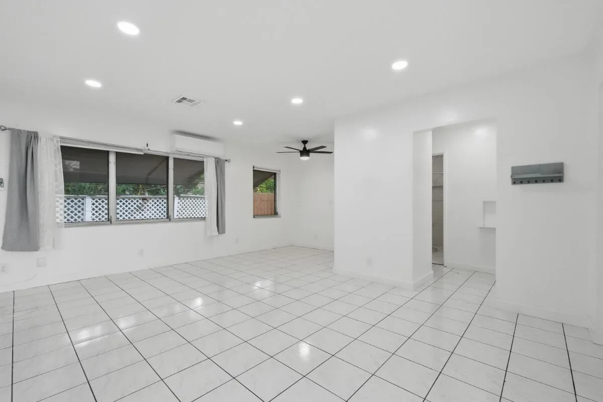 1201 N VICTORIA PARK Road # 1203, Fort Lauderdale, FL 33304