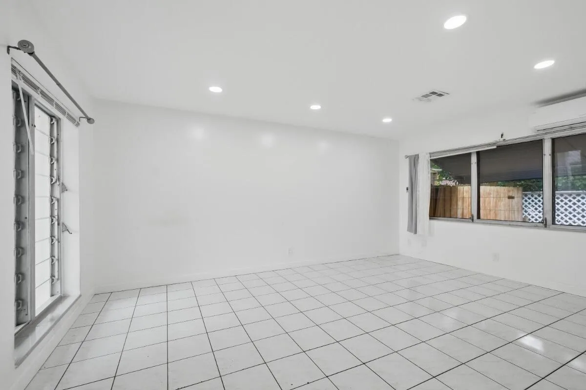 1201 N VICTORIA PARK Road # 1203, Fort Lauderdale, FL 33304 photo 2