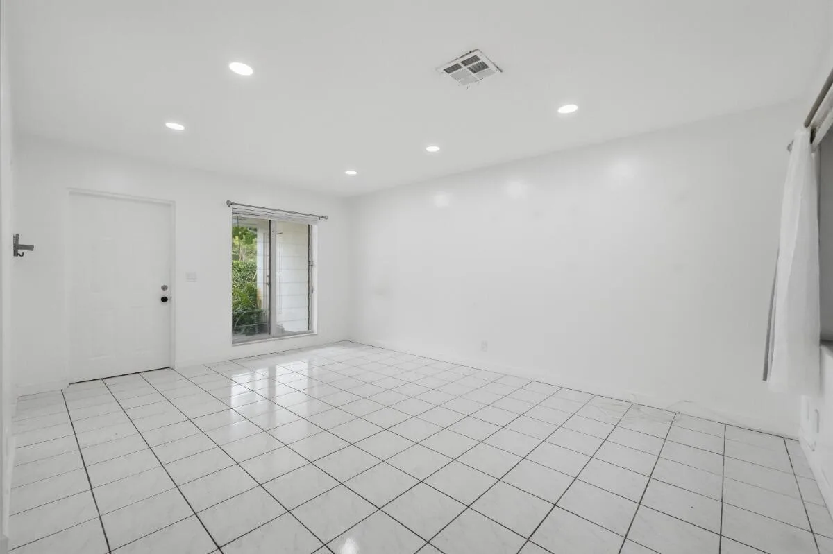 1201 N VICTORIA PARK Road # 1203, Fort Lauderdale, FL 33304 photo 5