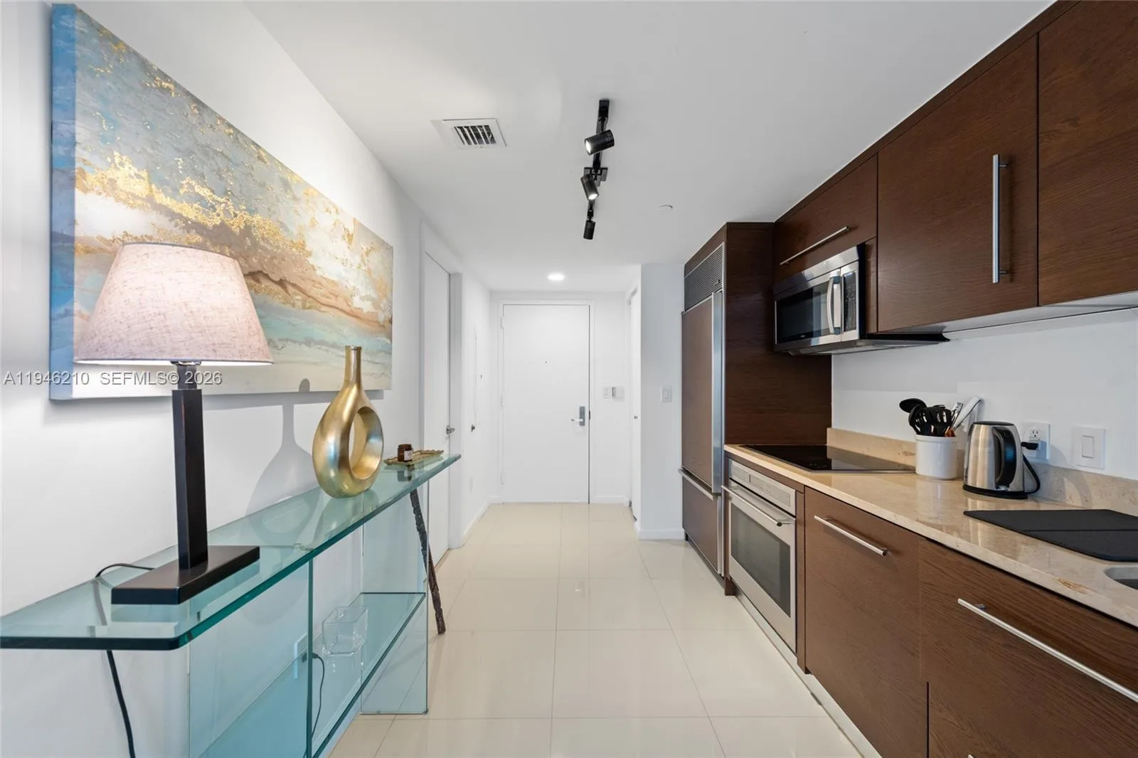 465 Brickell Ave # 904, Miami, FL 33131 photo 3