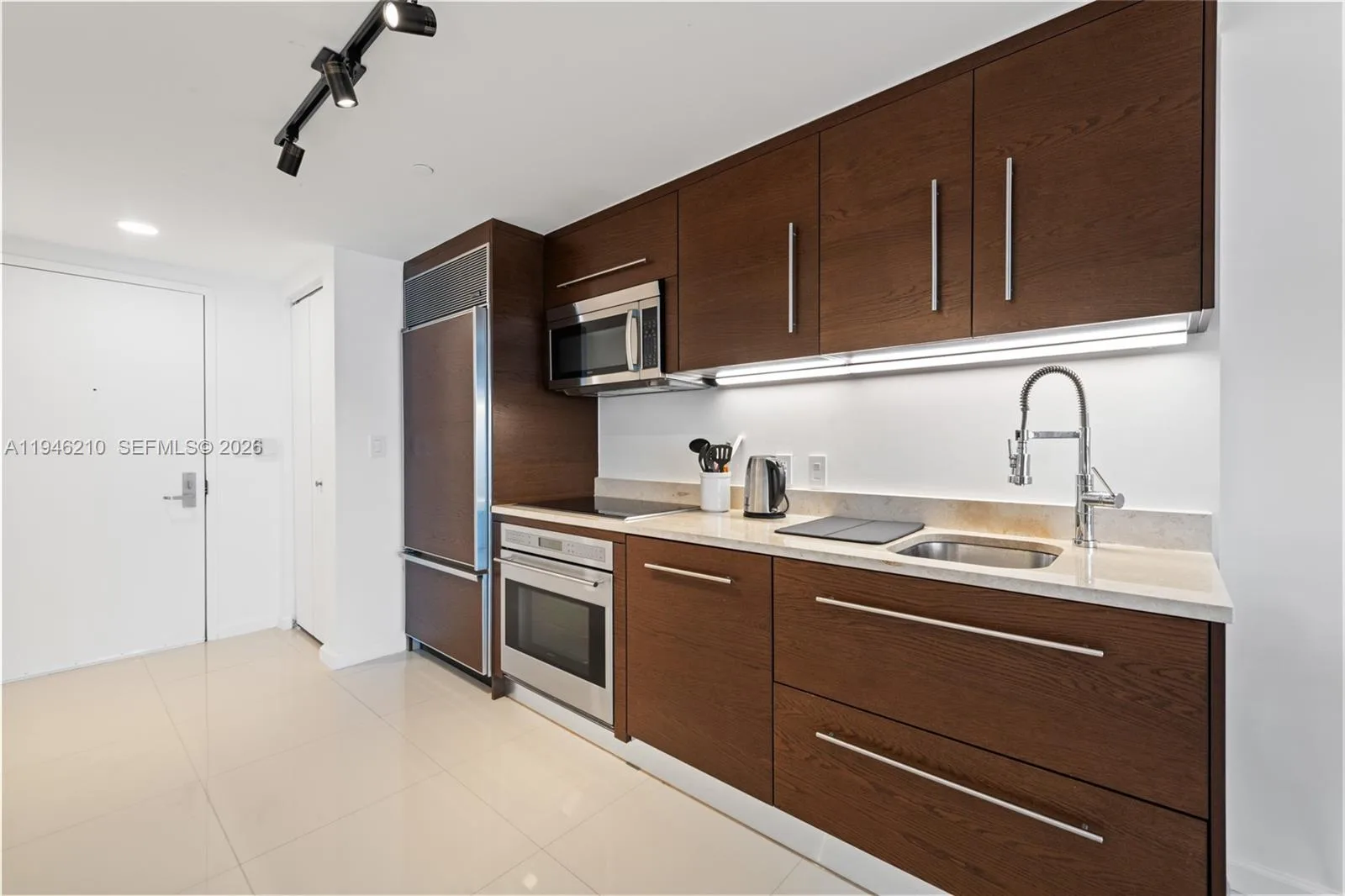 465 Brickell Ave # 904, Miami, FL 33131 photo 6
