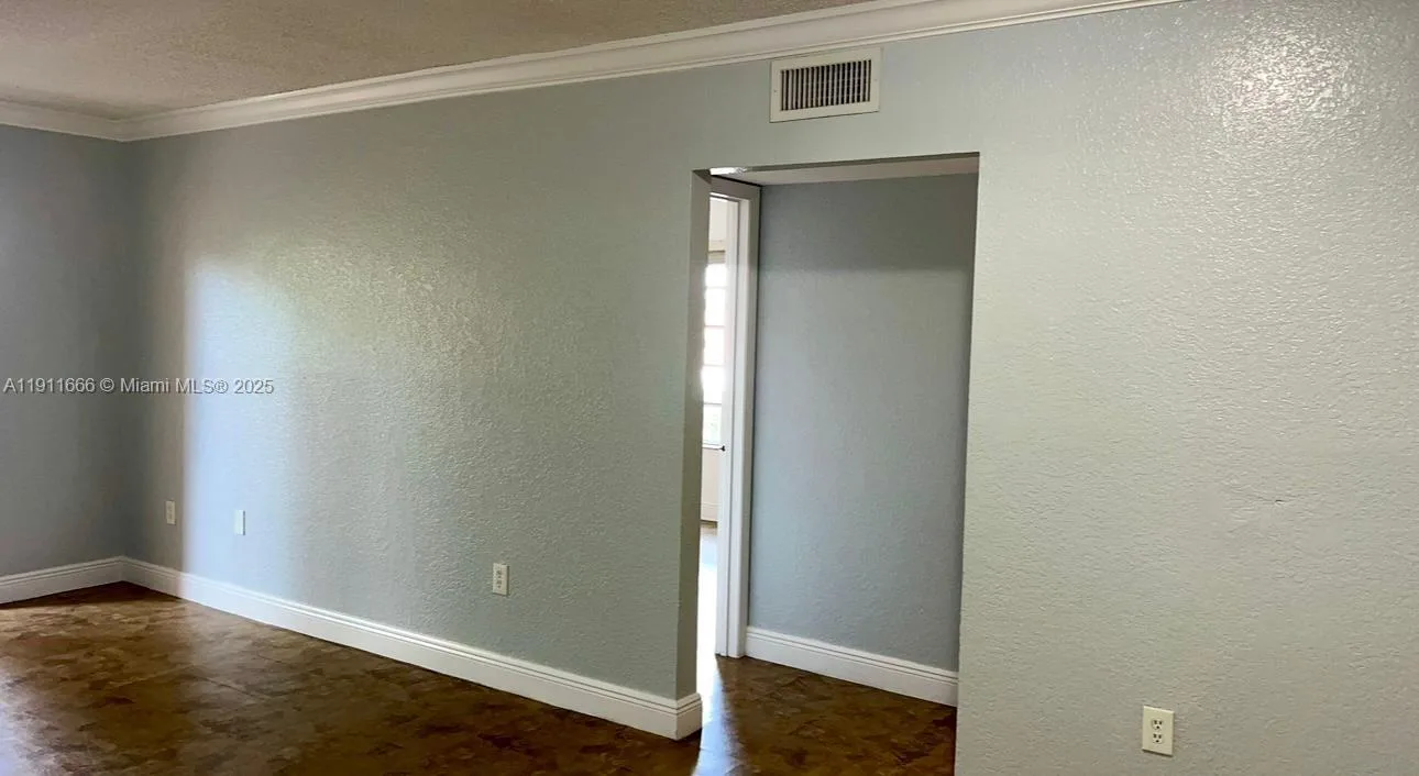 575 W 69th St # 208, Hialeah, FL 33014 photo 4