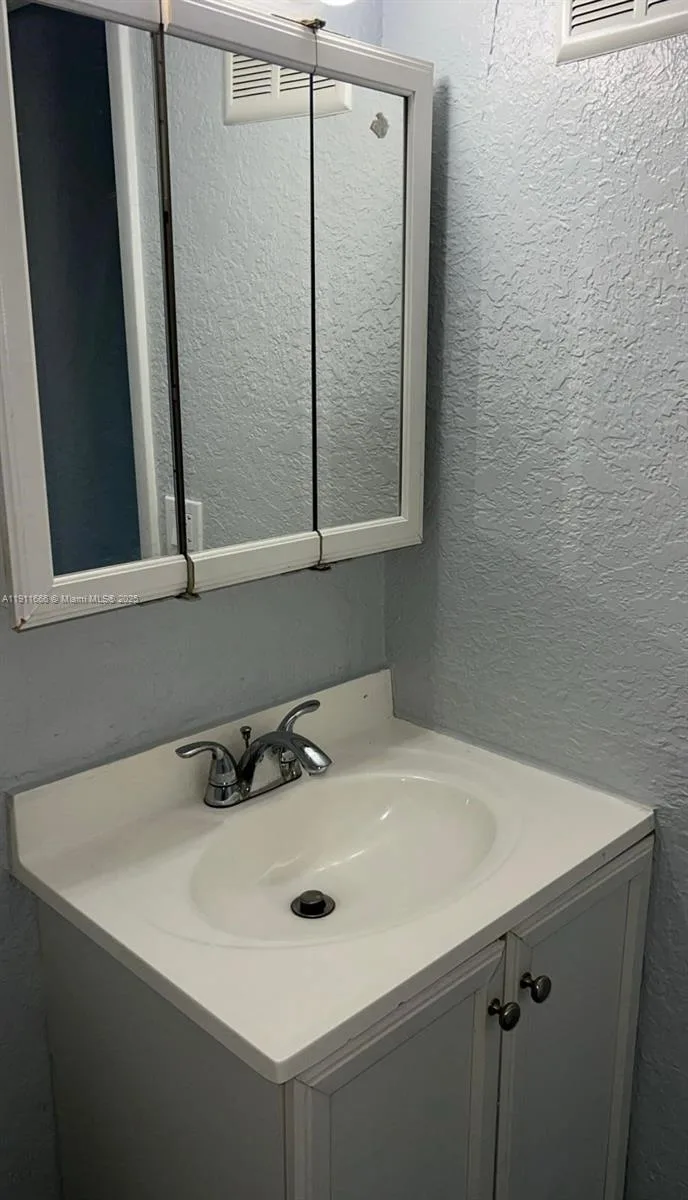 575 W 69th St # 208, Hialeah, FL 33014 photo 7