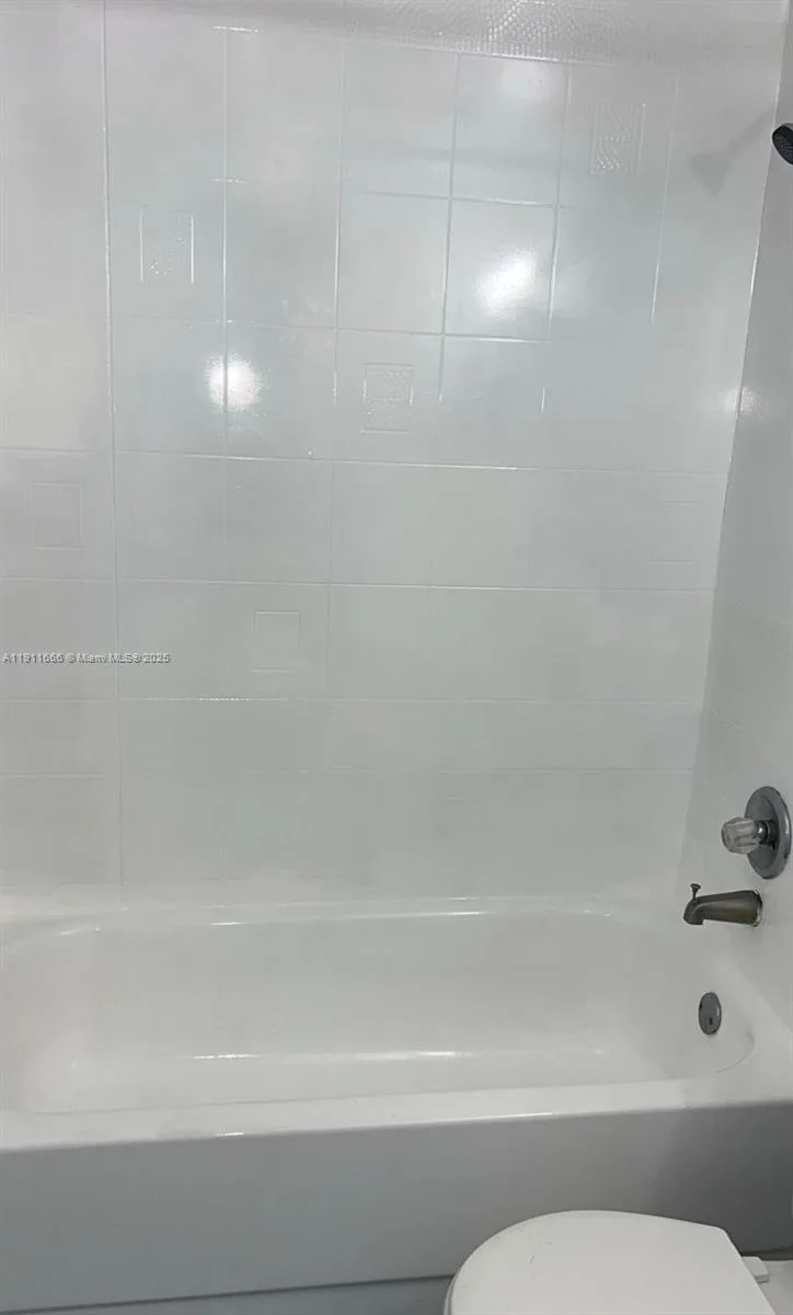 575 W 69th St # 208, Hialeah, FL 33014 photo 8