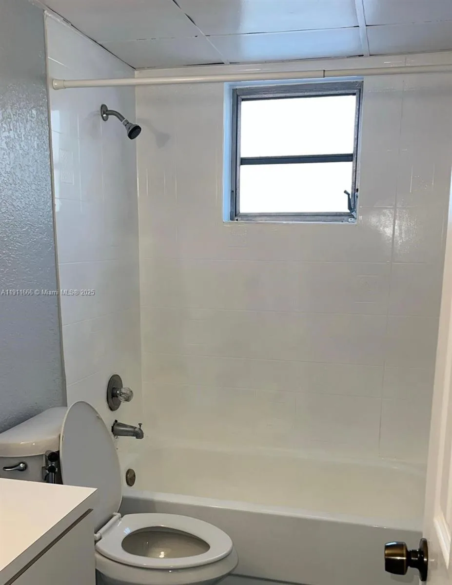 575 W 69th St # 208, Hialeah, FL 33014 photo 9