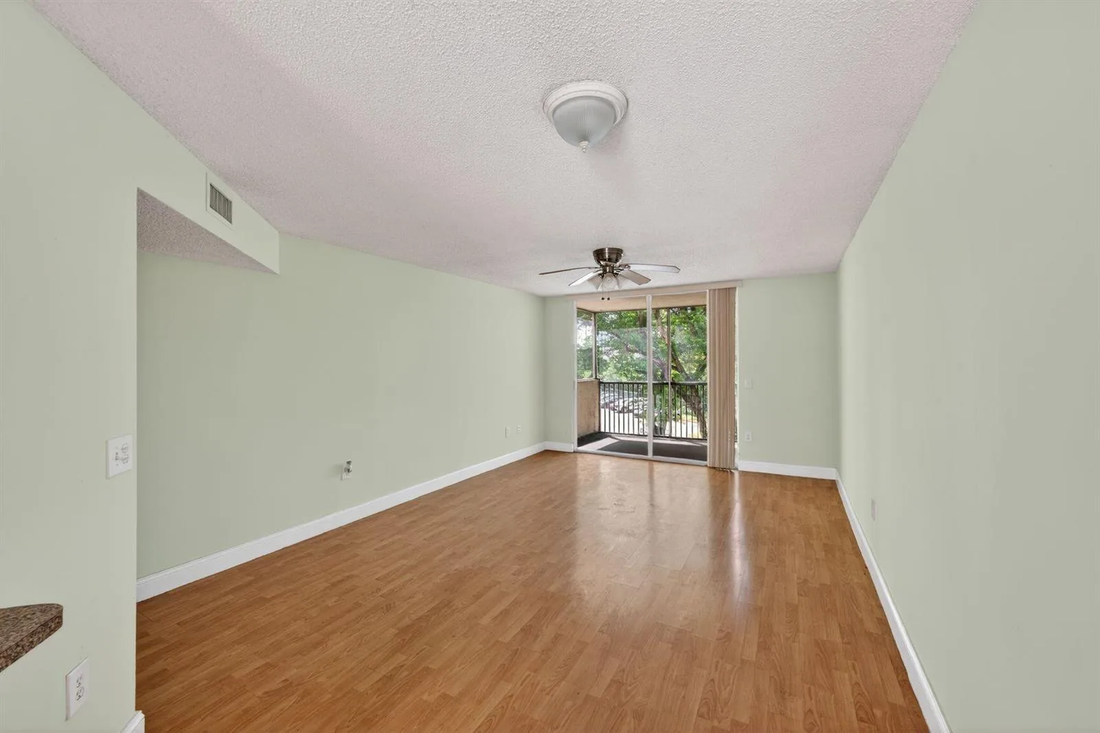 8373 Lake Drive # Apt 307, Doral, FL 33166 photo 2
