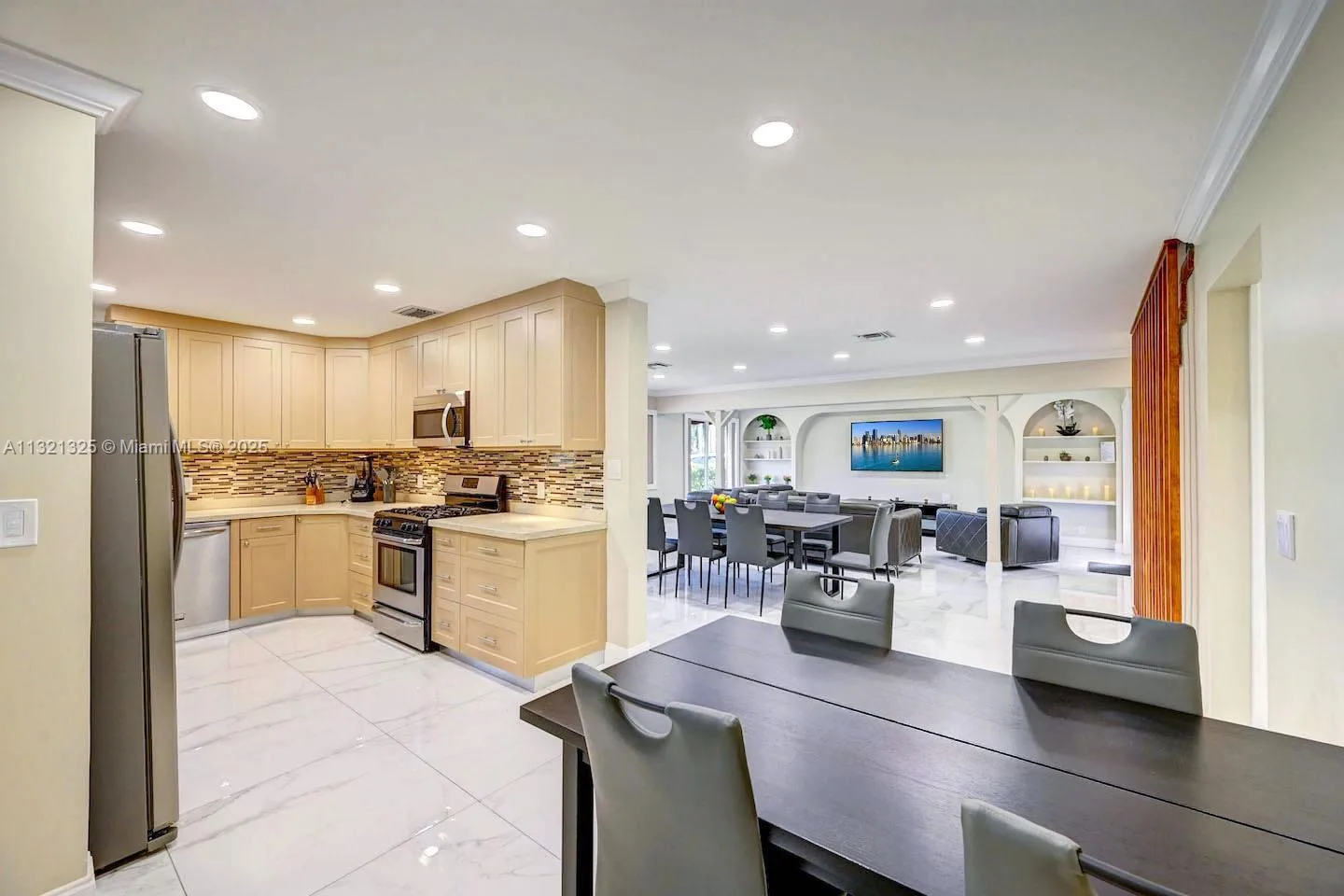 1020 N 13th Ter, Hollywood, FL 33019 photo 11