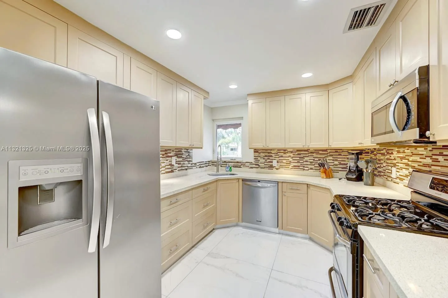 1020 N 13th Ter, Hollywood, FL 33019 photo 12