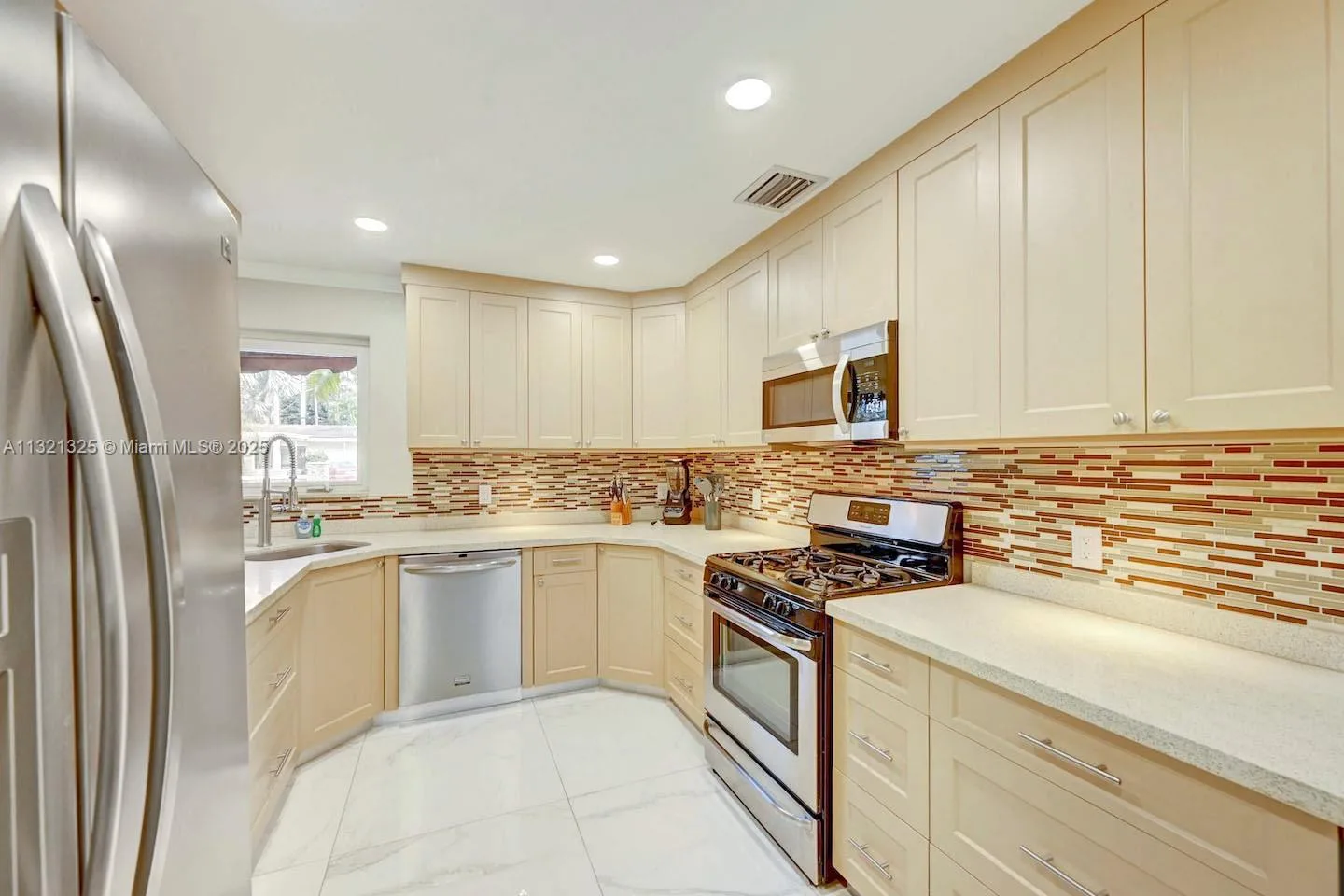 1020 N 13th Ter, Hollywood, FL 33019 photo 13