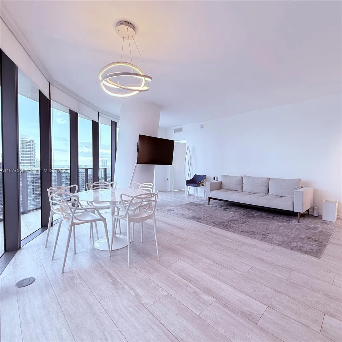 55 SW 9th St # 4003, Miami, FL 33130 photo 2