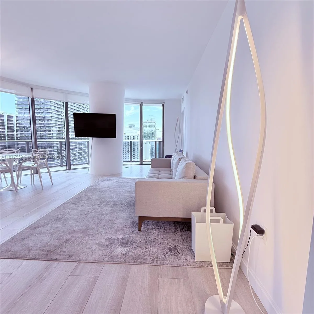 55 SW 9th St # 4003, Miami, FL 33130 photo 3