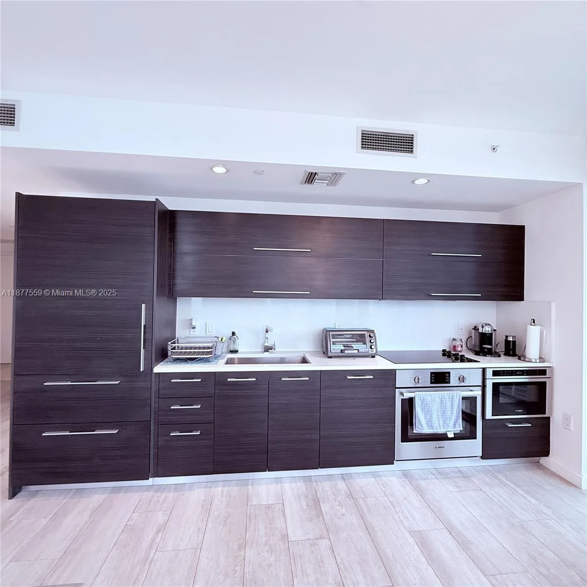 55 SW 9th St # 4003, Miami, FL 33130 photo 4